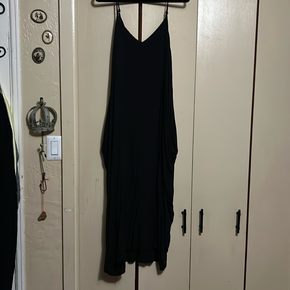 🐝 Black drape dress